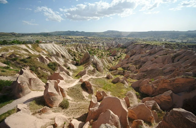 Tour de Senderismo por Love Valley y Rose Valley en Capadocia vista previa 3
